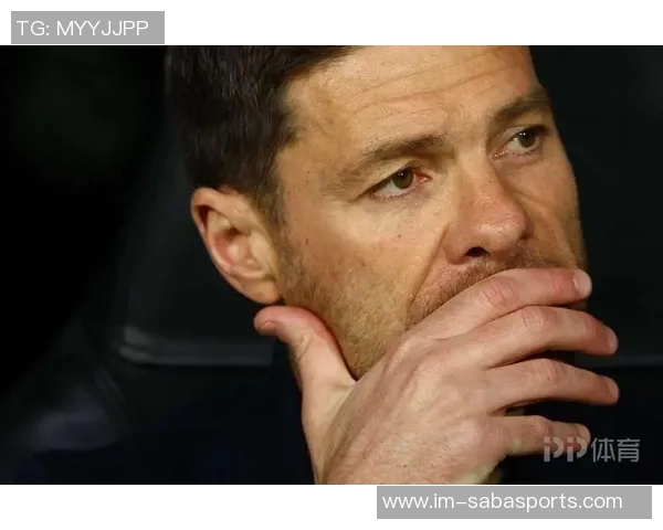 皇马球迷指责阿隆索遭遇内部排挤与背叛事件揭秘